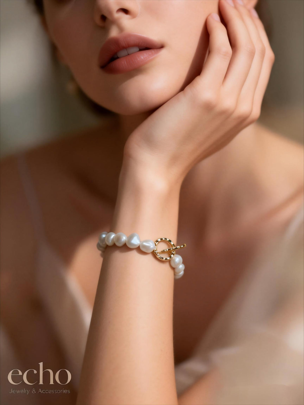 Baroque Freshwater Pearl Bracelet with Hammered Toggle Clasp