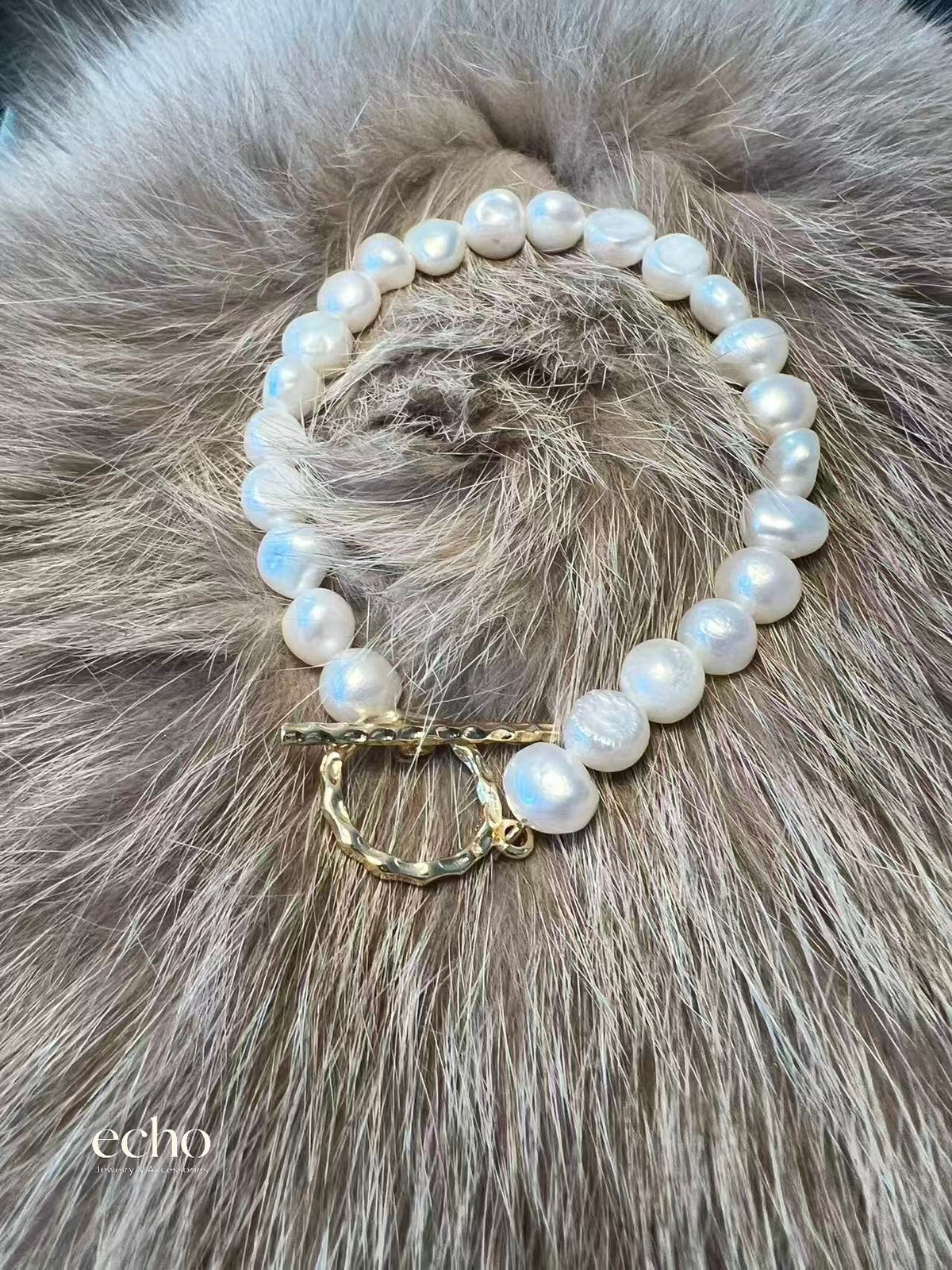 Baroque Freshwater Pearl Bracelet with Hammered Toggle Clasp